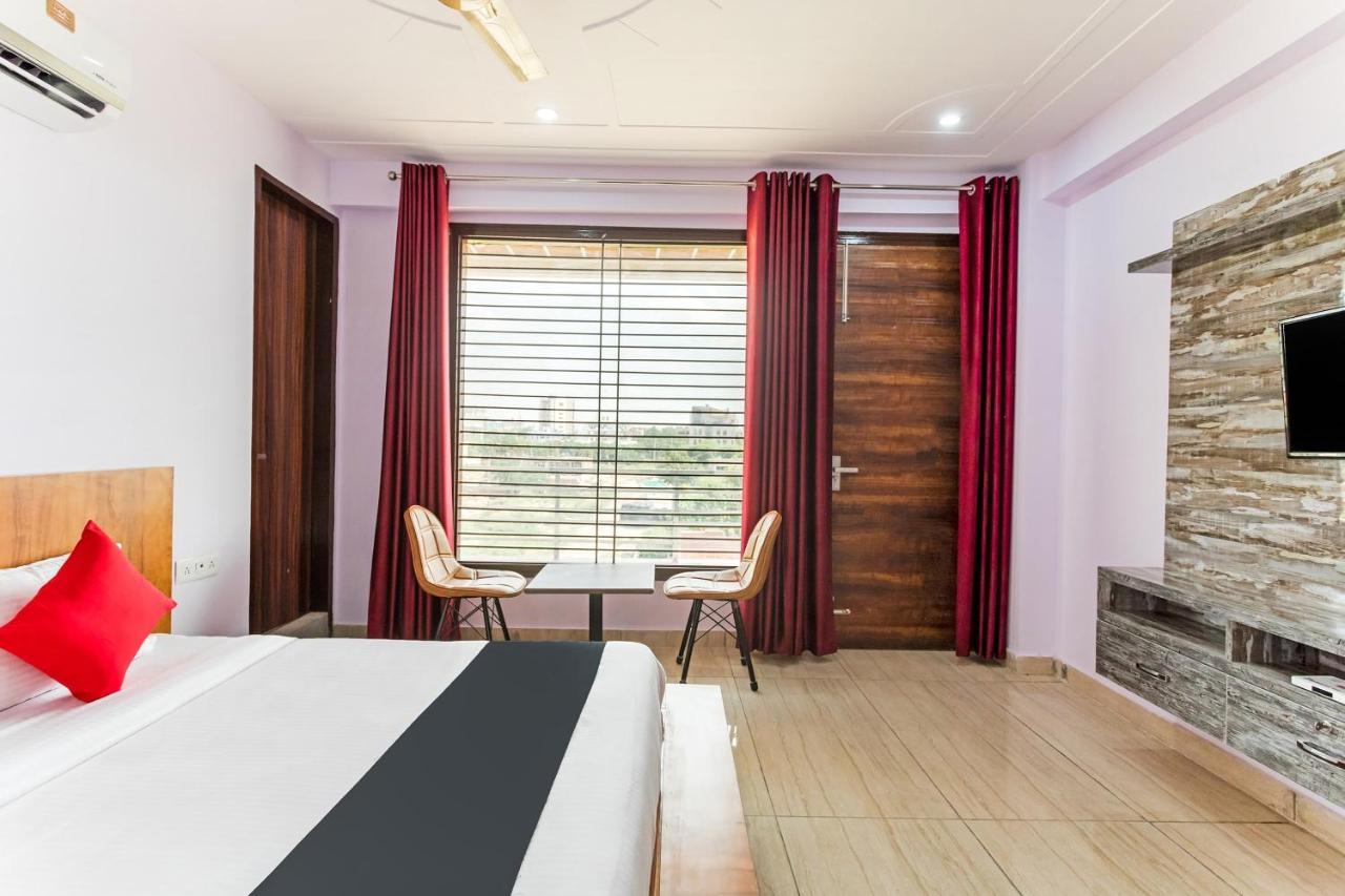 Hotel Capital O Harish Residency Gurgaon Exterior foto